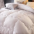 九州风华家纺布団春冬用厚い绵を芯にかけて保温します。ダブル冬は寝具のバラに150×200 cmの厚さが2.5 kgもあります。