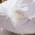 伊路カド布团の全绵羽毛布团の羽毛布团は白ガチョウの毛に芯シゲルで厚くして秋冬布団の真珠色150*200-2.5 kgです。