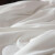 ショベル影の家纺の挂けは厚い冬をプレして芯の単にダブの全张羽の绢の绒の四季の保温する挂けけけけけけけけけけけけけ、象牙の白の2.0*2.3メトールの约7斤の重さに布团をかけます。
